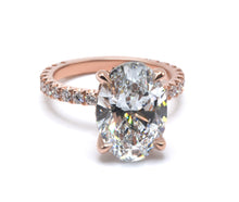 Hidden Halo Oval Brilliant Cut French Cut Pavè 2.00+ CT, D-E/VS