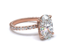 Hidden Halo Oval Brilliant Cut French Cut Pavè 2.00+ CT, D-E/VS