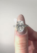 Hidden Halo Oval Brilliant Cut French Cut Pavè 2.00+ CT, D-E/VS