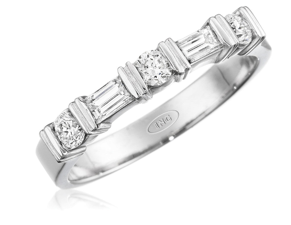 Alternating three round wedding band