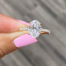 Hidden Halo Oval Brilliant Cut French Cut Pavè 2.00+ CT, D-E/VS