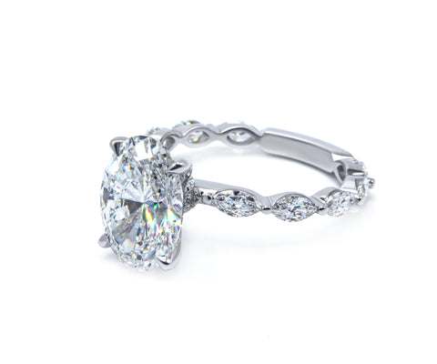 Stunning Oval Cut Diamond Engagement Ring