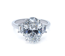 Exquisite Oval Cut Diamond Three Stone Engagement Ring