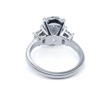 Exquisite Oval Cut Diamond Three Stone Engagement Ring