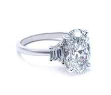 Exquisite Oval Cut Diamond Three Stone Engagement Ring