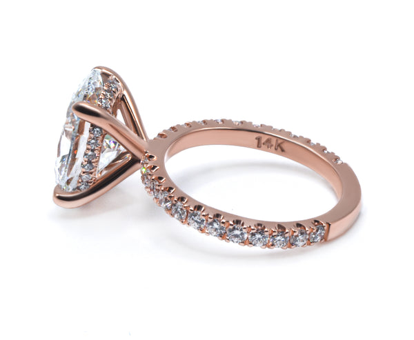 Hidden Halo Oval Brilliant Cut French Cut Pavè 2.00+ CT, D-E/VS