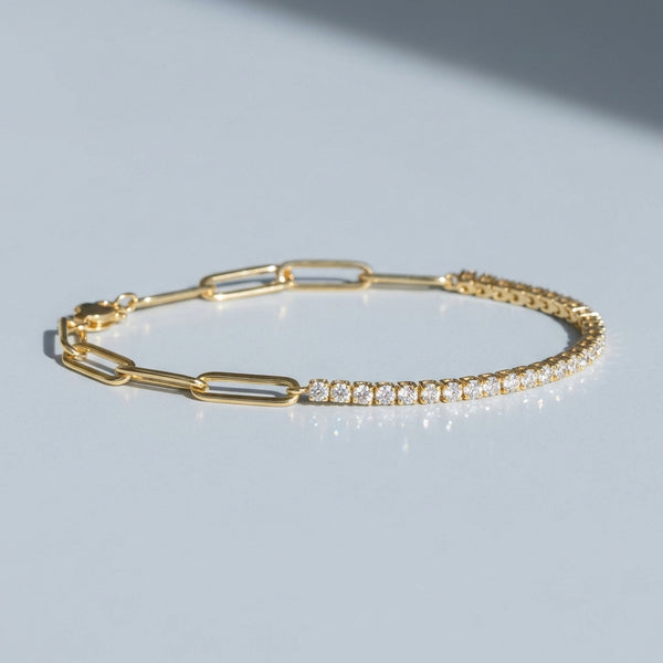 Front view of the yellow gold bracelet