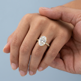 Hidden Halo Oval Brilliant Cut French Cut Pavè 2.00+ CT, D-E/VS