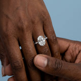 Stunning Oval Cut Diamond Engagement Ring