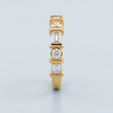 Alternating four round wedding band