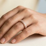 Single row milgrain diamond wedding band