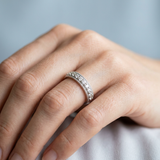 Single row milgrain diamond wedding band