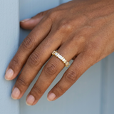 Alternating four round wedding band