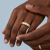 Alternating four round wedding band