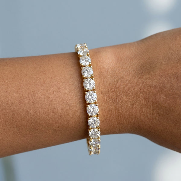 Model shot of the yellow gold bracelet